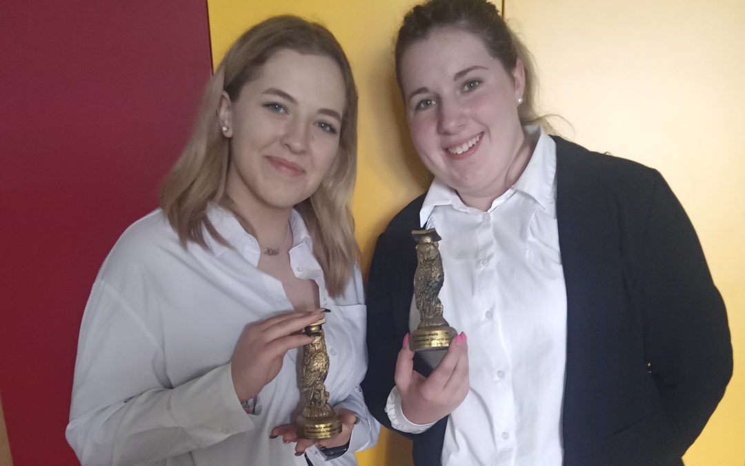 Nika Nemec in Taja Novak prejeli zlato priznanje na 57. srečanju mladih raziskovalcev Slovenije